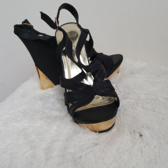 Shoes - Picture 4 of 4